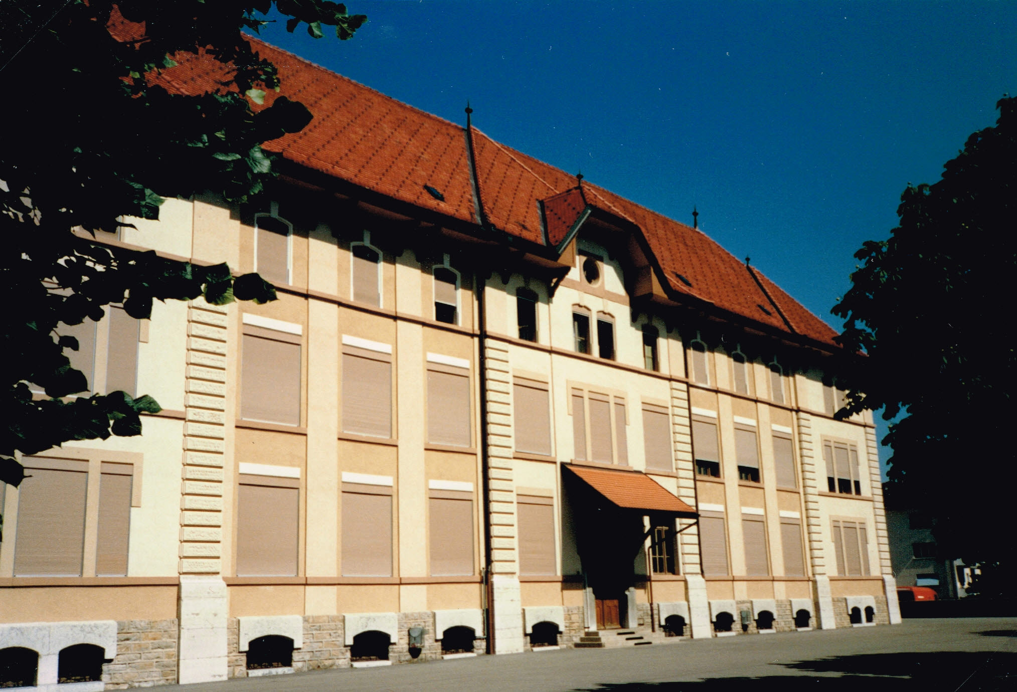 ecole la tour de treme